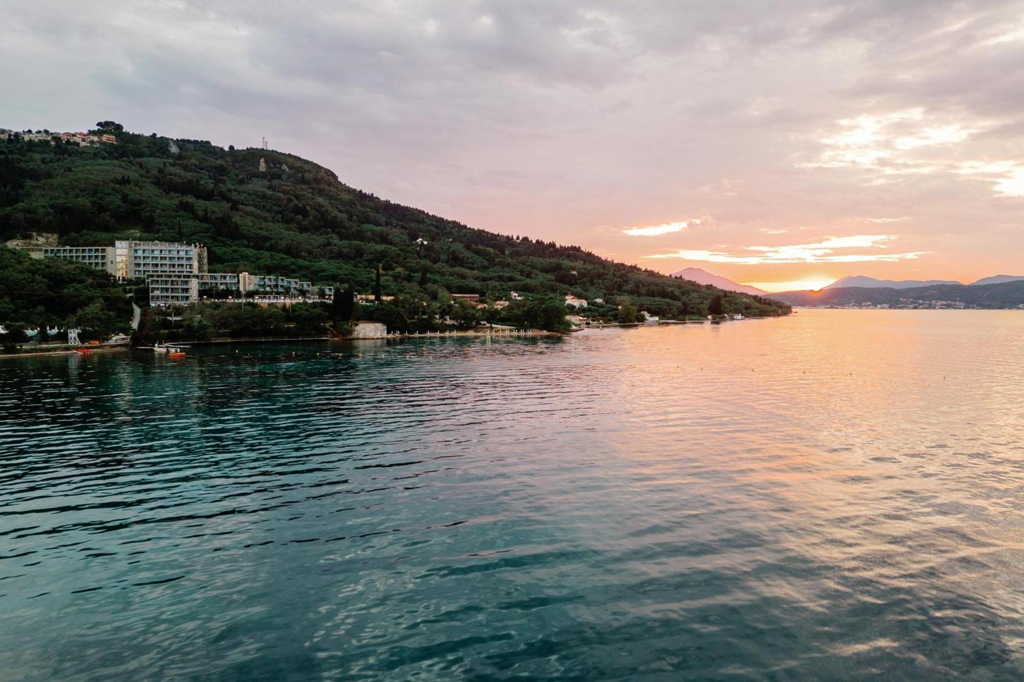 Kairaba Mythos Palace - Adults Only Kouspades Luaran gambar Sunset over the Gulf of Corfu