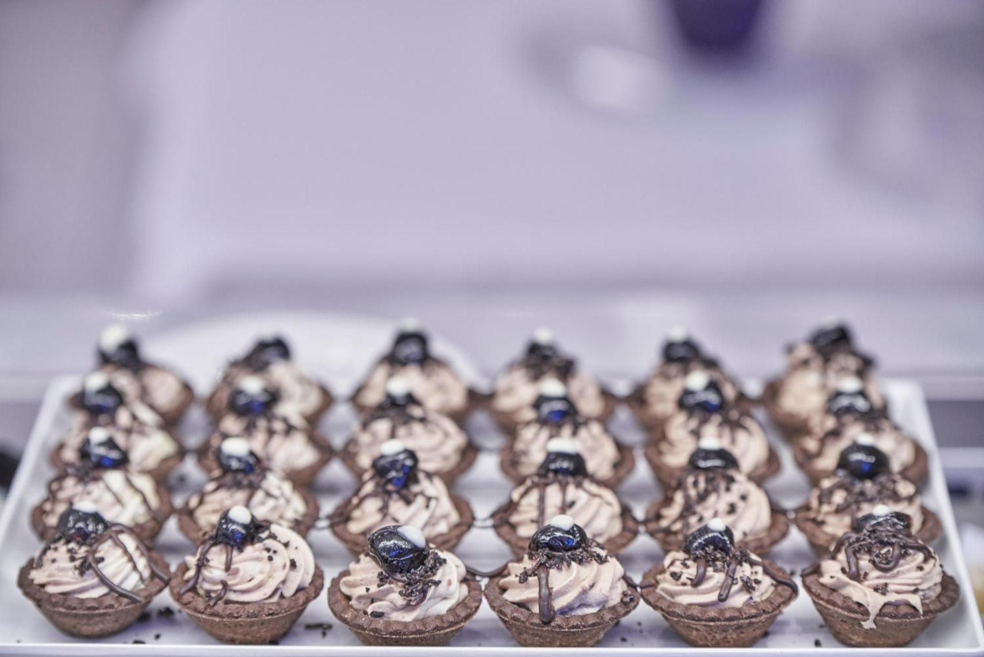 Kairaba Mythos Palace - Adults Only Kouspades Luaran gambar A tray of chocolate cupcakes