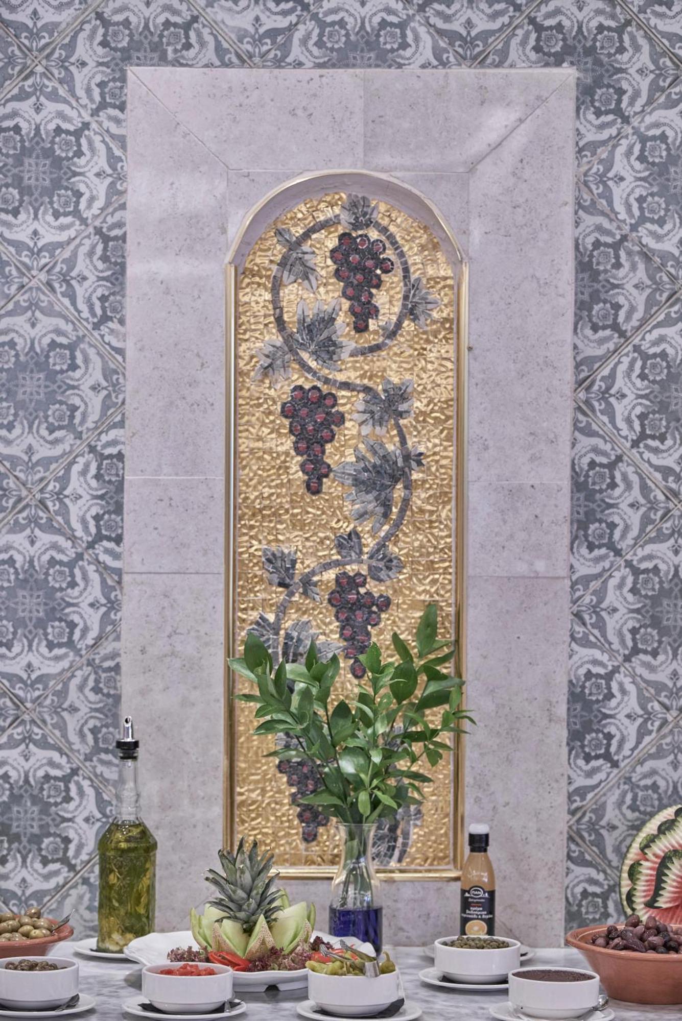 Kairaba Mythos Palace - Adults Only Kouspades Luaran gambar A living wall in a home